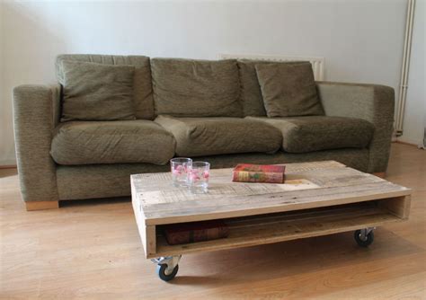 PALLET COFFEE TABLE ON WHEELS by Gas&Air Studios | Archello