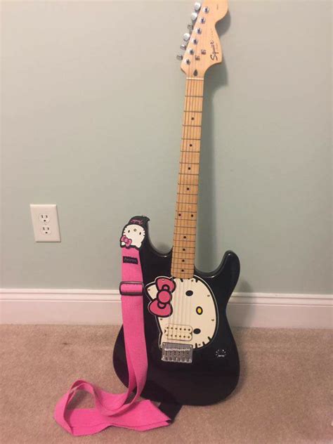 Hello Kitty Guitar