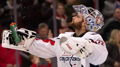 CAPS GOALIE BRADEN HOLTBY HAD 41 SAVES IN WIN OVER HAWKS! | Fast DC Sports