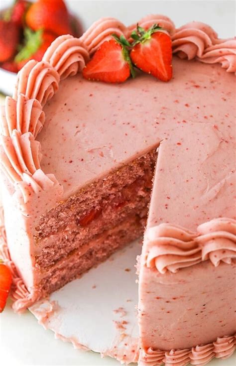 The Best Strawberry Cake Recipe – Yumyumy