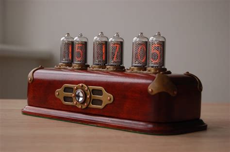 Vacuum Tube Clock HAL 9000 - Nixie Tube Clocks