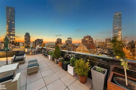 Explore this Gorgeous Tribeca Penthouse with Panoramic City Views