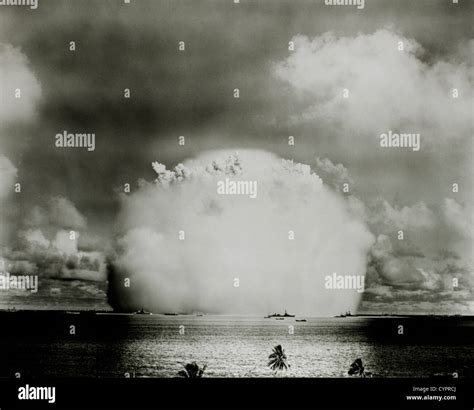 Hydrogen Bomb Explosion, Bikini Atoll, 1946 Stock Photo - Alamy