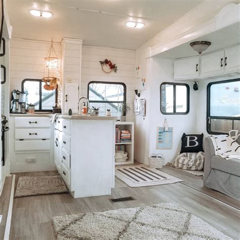 Modern RV remodel - Twinning in our 5thwheel feature | Barefoot Detour