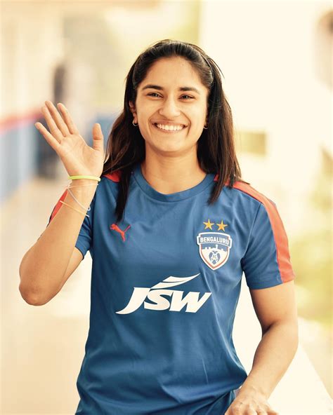 Vinesh Phogat Height, Weight, Age, Husband, Family, Biography ...