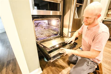 How to clean the inside of an oven door