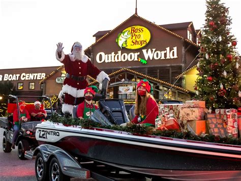 Santa arrives at Bass Pro Shops in Harrisburg Mall - pennlive.com