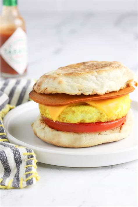 Vegan Breakfast Sandwich - Vegan Huggs