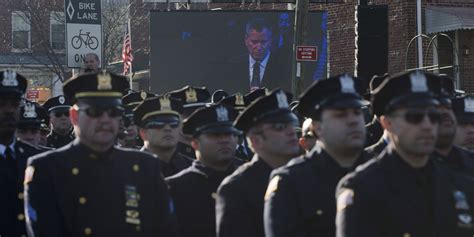 NYPD Turn their backs as Mayor of New York Speak at Slain Police ...