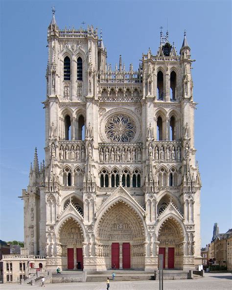 the large cathedral has many windows on it's sides and is surrounded by ...