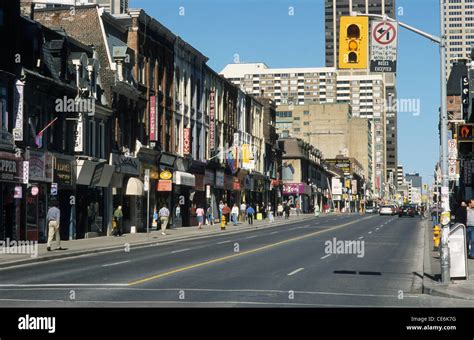 Canada, Toronto, Yonge Street, the main shopping street where it Stock Photo: 43172740 - Alamy