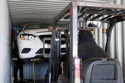 Unloading the car from the container - Evans Distribution Systems