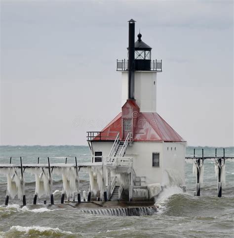 L'hiver Du Nord De Rue De Pilier De Phare De Joseph Image stock - Image du congelé, neige: 7934269