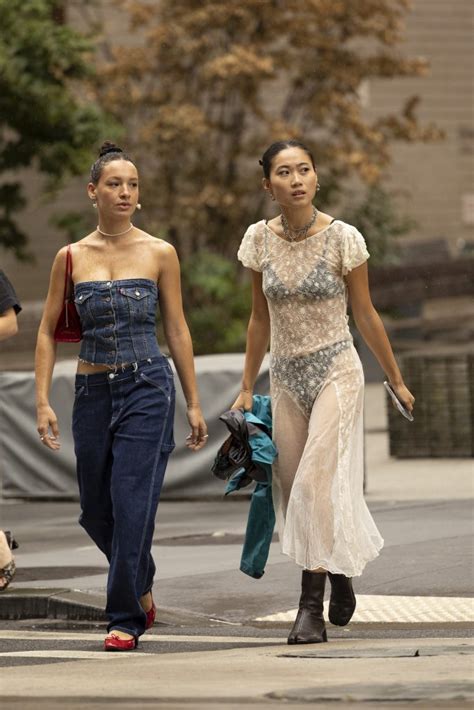 The Best Street Style at New York Fashion Week Spring-Summer 2023 | ELLE Canada Magazine ...