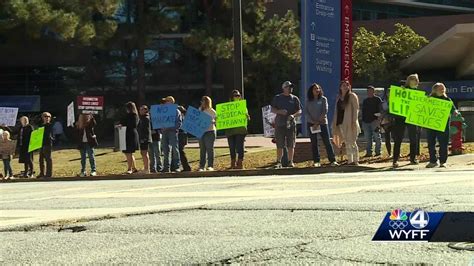 Dozens protest COVID-19 vaccine mandate at Spartanburg Regional