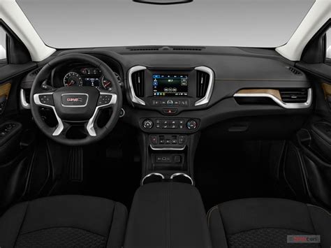 2021 GMC Terrain Pictures: Dashboard | U.S. News & World Report