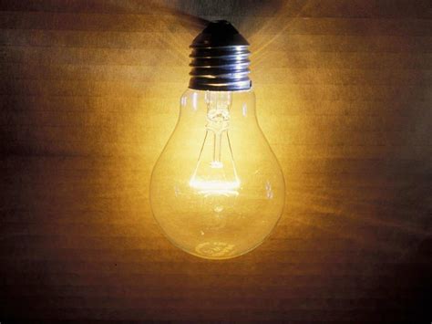 MIT Has Made Incandescent Bulbs More Efficient Than LEDs
