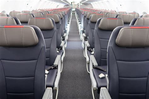 6 reasons why you should always sit in the aisle seat on planes - The ...