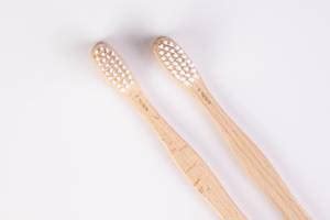 Bamboo toothbrushes with tropical leaf - Creative Commons Bilder