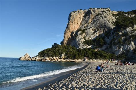 The beautiful Cala Luna | mountain paths