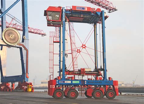 Container Terminal Tollerort - HHLA puts first hybrid straddle carriers ...