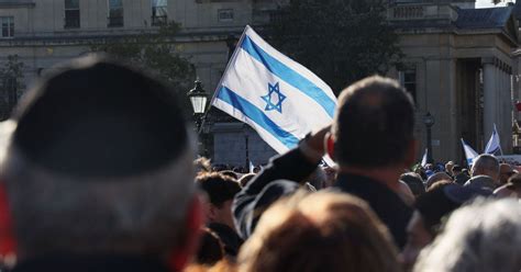 Pro-Israel protesters in London demand Hamas release hostages | Reuters