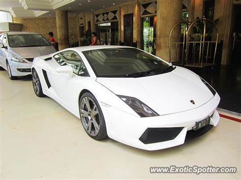 Lamborghini Gallardo spotted in Kuala Lumpur, Malaysia on 04/26/2014, photo 2