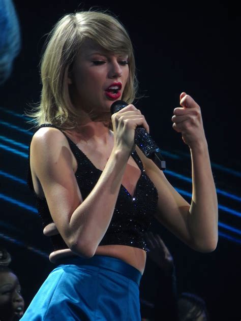 TAYLOR SWIFT Performs at 1989 World Tour in Glasgow – HawtCelebs