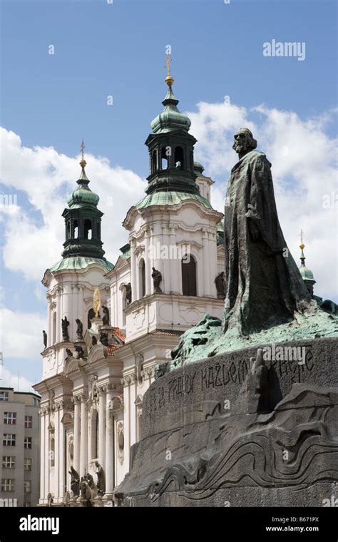 Statue of jan hus prague Stock Photo - Alamy