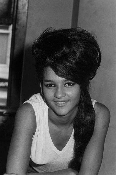 Ochin Kusna | The ronettes, Rock and roll girl, Ronnie spector