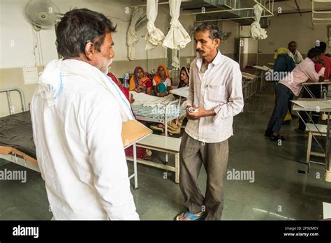 India hospital ward hi-res stock photography and images - Alamy