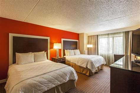 LaGuardia Plaza Hotel in New York (NY) - Room Deals, Photos & Reviews