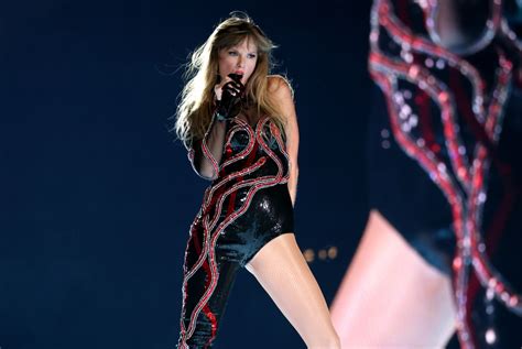 Taylor Swift's Hair Is Doing Some Kind of Magic on the Eras Tour — See Photos | Glamour UK