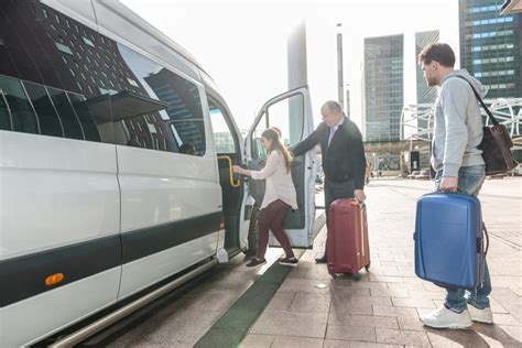 4 Tips for Choosing the Right Airport Shuttle Service » Trending Us