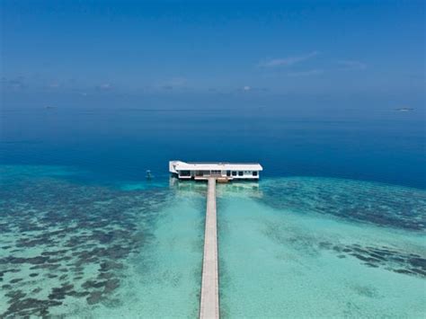 'World's First' Underwater Villa Is Now Open in the Maldives - Condé Nast Traveler