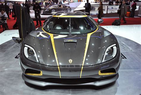 Autoblog: Koenigsegg Agera S Hundra is a carbon fiber and gold leaf party