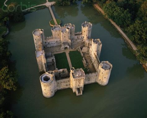 Bodiam Castle - East Sussex, England | Castello di bodiam, Castello ...