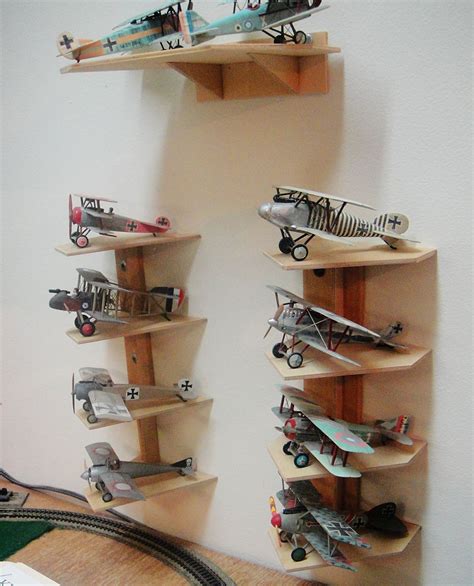 special shelving designed to hold model airplanes! | Decoración de aviación, Decoracion de muros ...