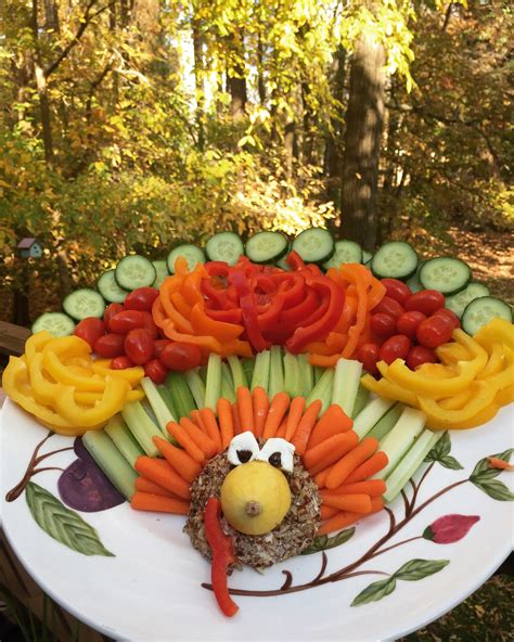 Thanksgiving turkey appetizer! Veggie platter perfect for Thanksgiving ...