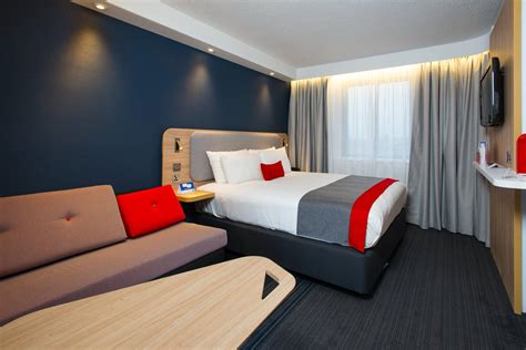 Holiday Inn Express Edinburgh - Leith Waterfront - Hotels in Edinburgh EH6 6JJ - 192.com