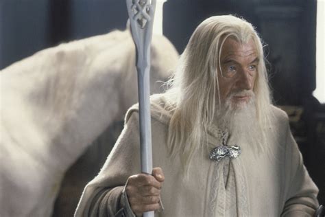 Ian McKellen Shares Lord of the Rings Stories, Childhood Memories in ...