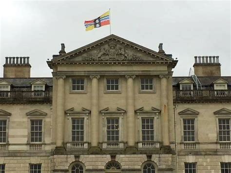 Bedfordshire flag over Woburn Abbey today | British County Flags