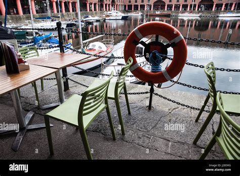 Restaurant table at Albert Dock in Liverpool Stock Photo - Alamy