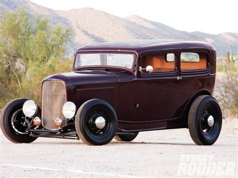 1932 Ford Sedan - Street Rodder Magazine