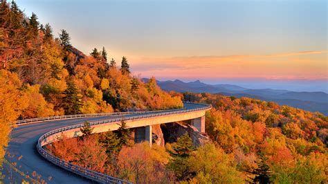 Linn Cove viaduct during fall morning, Blueridge parkway, North ...