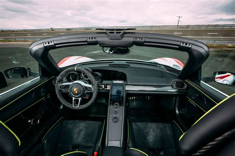 Porsche 918 Spyder 2013-2015 interior | Autocar