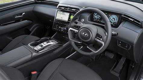 Hyundai Tucson Hybrid interior & comfort | DrivingElectric