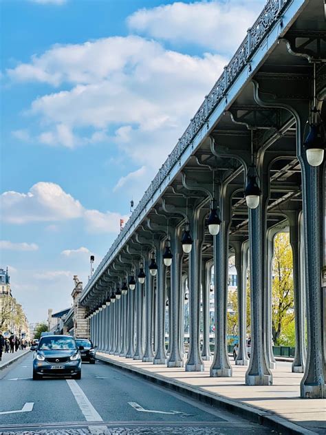 Visit Pont de Bir-Hakeim, Paris, France - Walkly