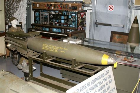 Pin em US Aircraft Weapons - Bombs and Rocket Launchers