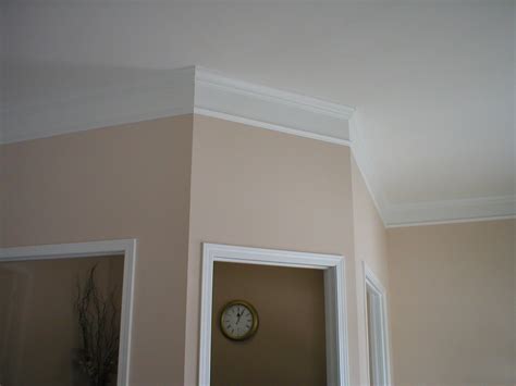 Flat Crown Molding Adds Audacious Luxury for Every Corner of Feature – HomesFeed